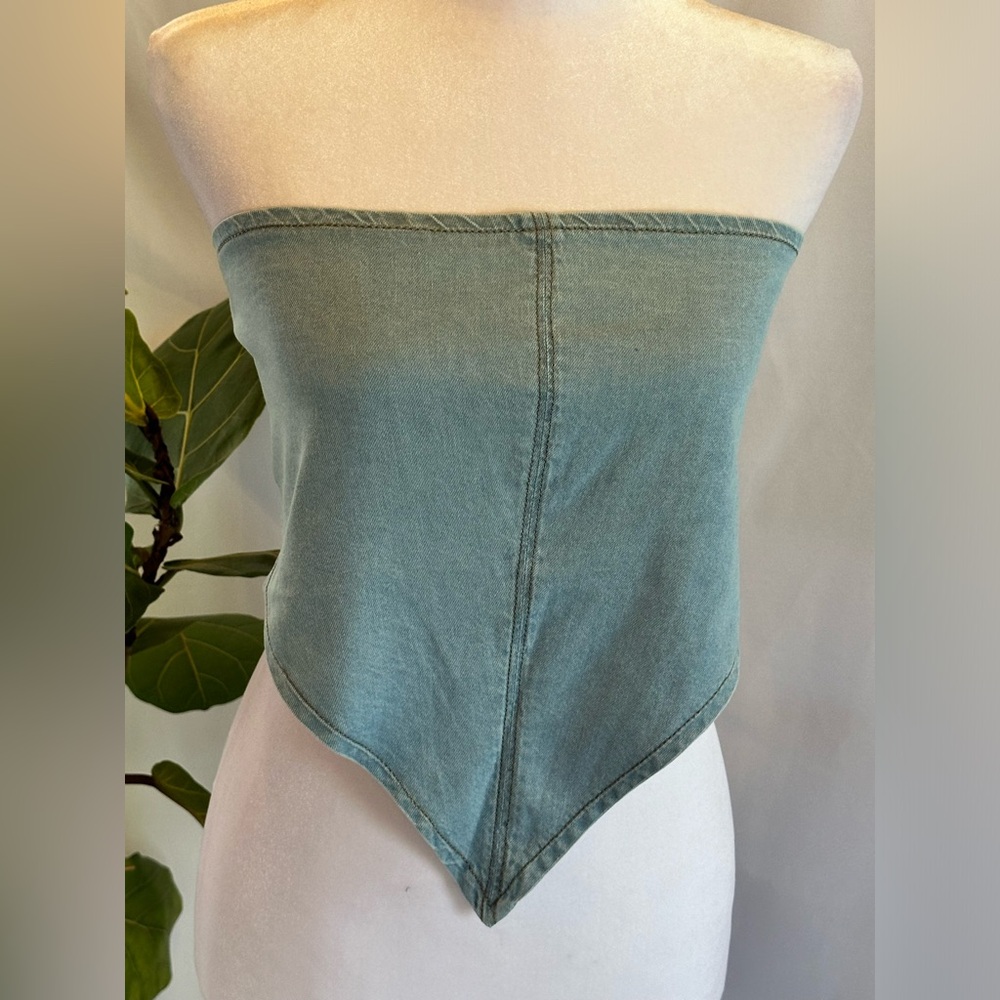 BooHoo Tie Back Light Wash Denim Tube Top Size 8. NWT.
